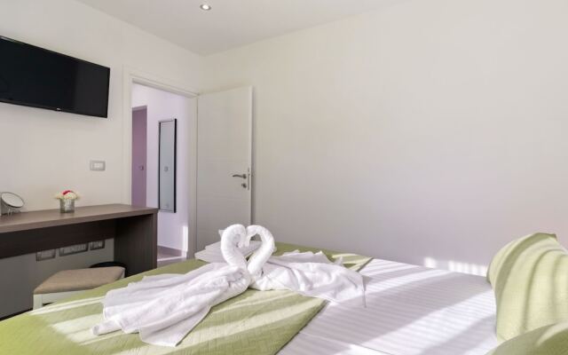 Serene Holiday Home in Novigrad with Private Pool