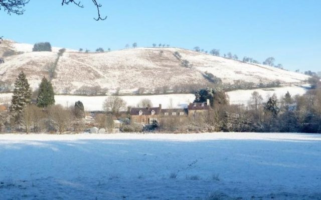 Bronfelin & Troed-y-Rhiw Holiday Cottage