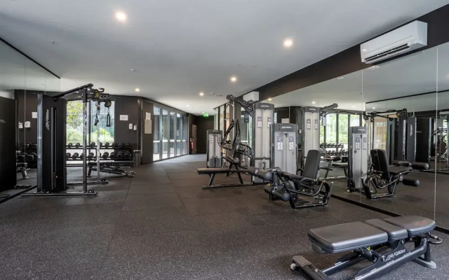Panoramic Lake View 2-bed With Pool,