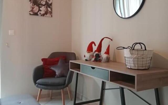 Central Artistic 2-Bedroom Apartment