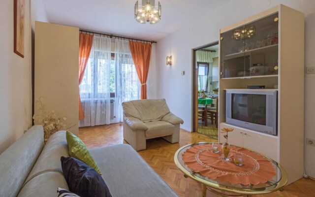 Beautiful Home in Stinjan With Wifi and 4 Bedrooms