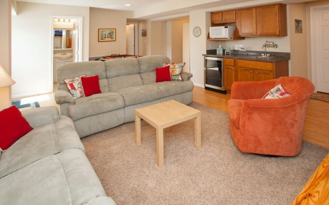 Hang Ten - 10 Br Home