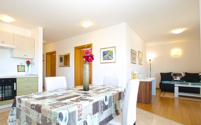 Apartment 1932