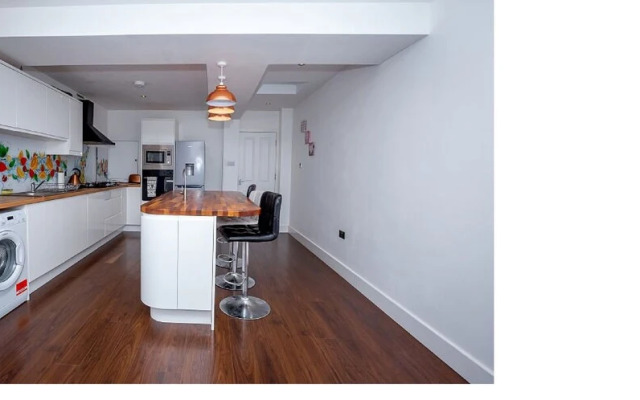 Spacious Home for Groups With Parking