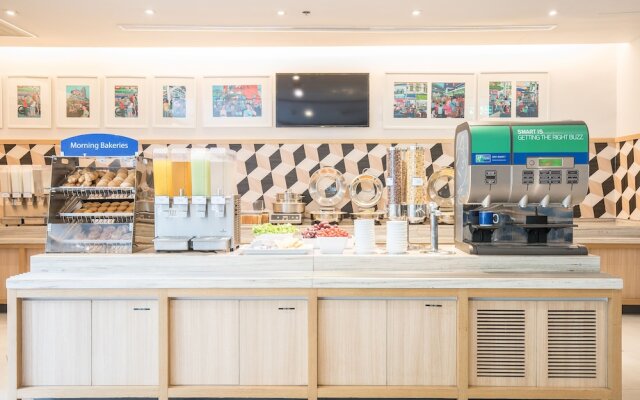 Holiday Inn Express Bangkok Sathorn