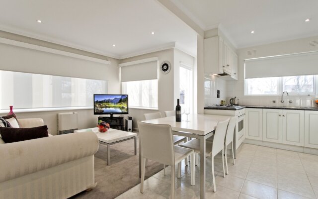 Elwood Seaside 2 Bed Retreat