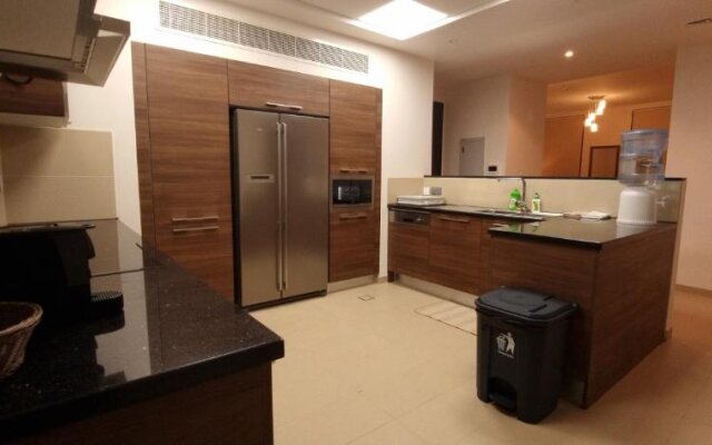 ONE Elegant Apartment in Muscat Bay 03