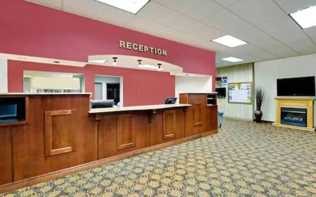 Norwood Inn and Suites Worthington