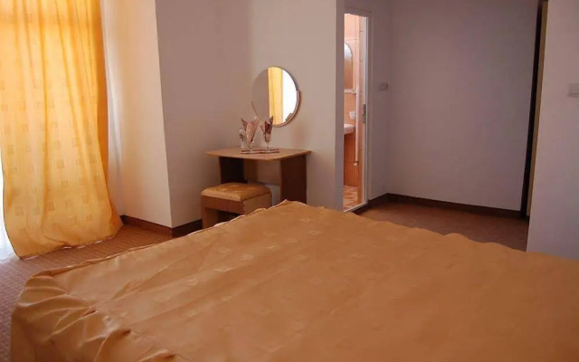 Class Hotel