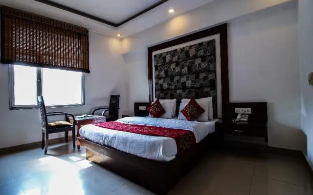 OYO Rooms Arakashan Road 3