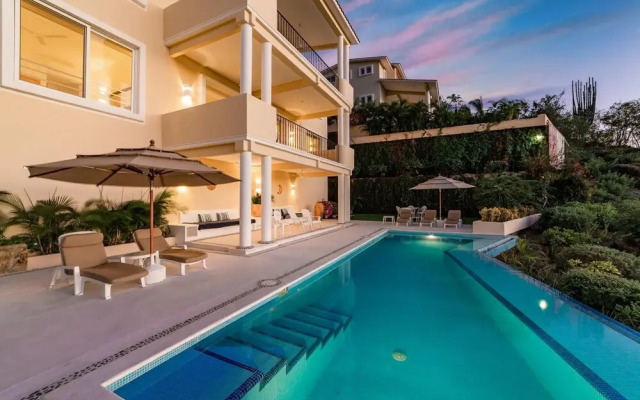 Villas Carey Condo