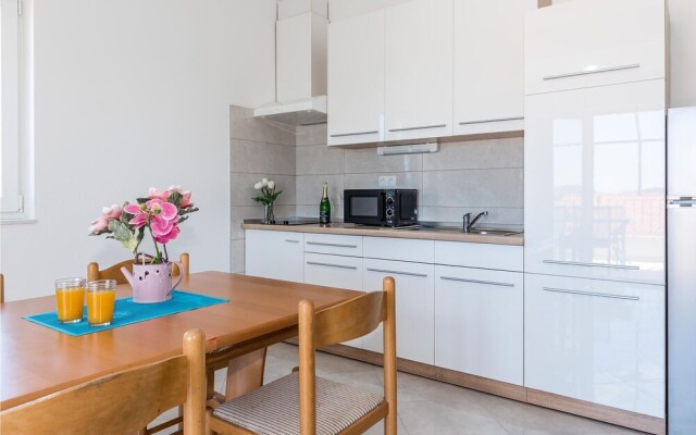 Stunning Apartment in Srima With Wifi and 2 Bedrooms