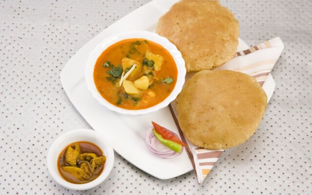 OYO Flagship 111 Canal Road