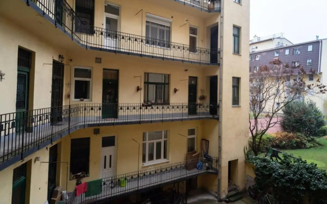 Modern stylish studio at central location