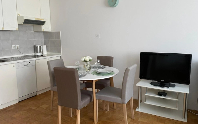 Apartment Green - Grey