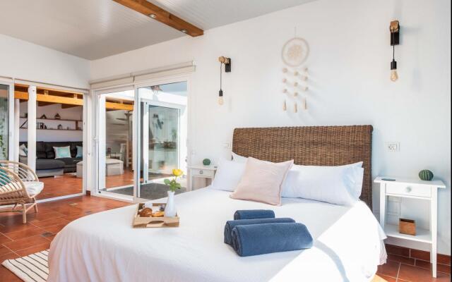 Luminous loft apartment next to the Atlantic Ocean