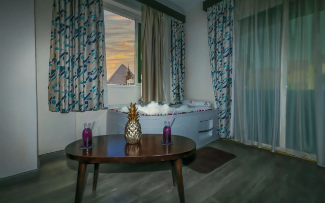 Pyramid Edge Hotel & Exclusive Pyramids View Rooftop