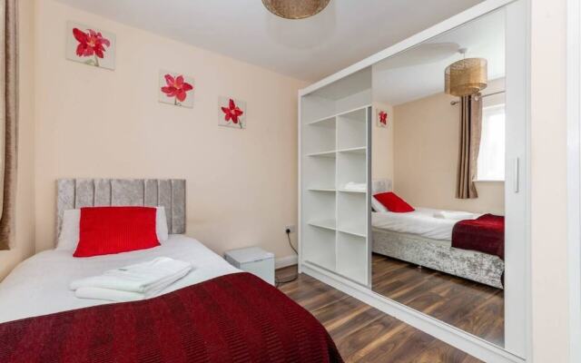 Large 5BR Home in Bedford Ideal for big Groups