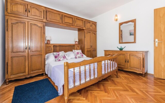 Stunning Apartment in Sibenik With Wifi and 3 Bedrooms