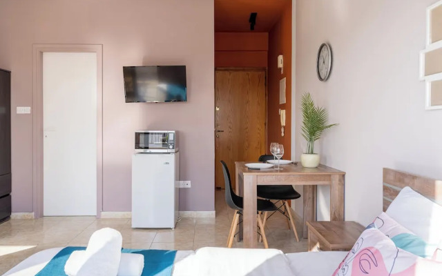 Ani's Studio With Terrace in Larnaca