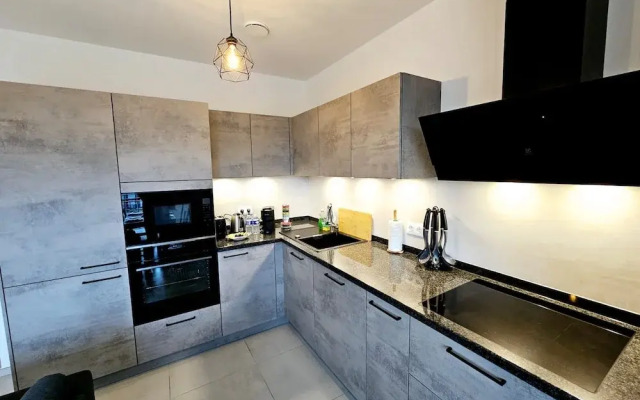 Comfy one bedroom with parking&balcony