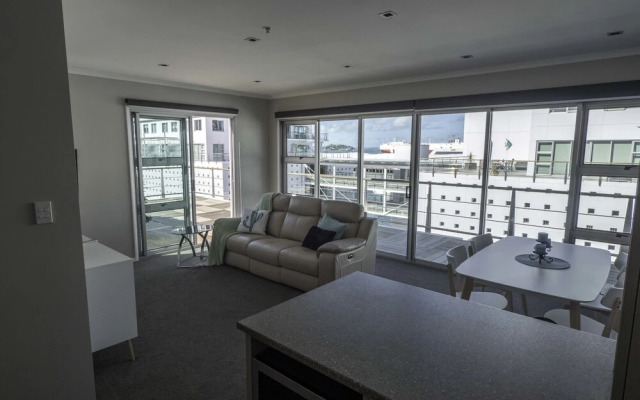 Seaview 1BR Apartment with Amazing Deck