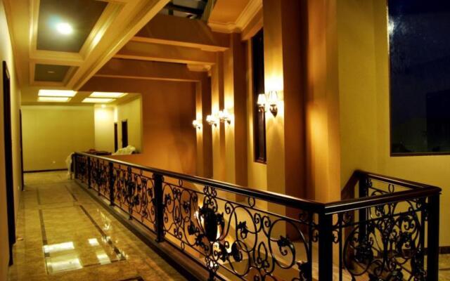 Apple Green Hotel