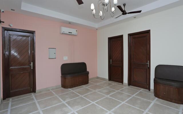 Oyo 480 Noida Royal Residency