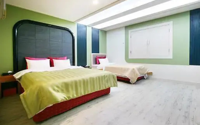Hotel River