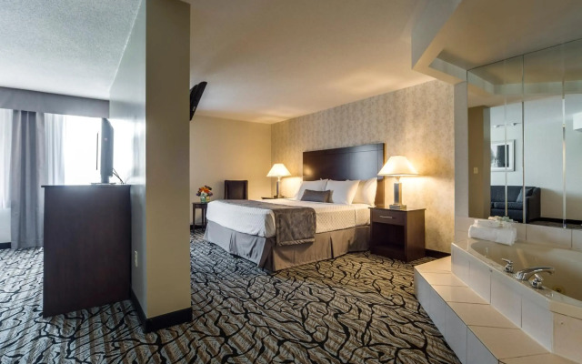 Monte Carlo Inn Oakville Suites