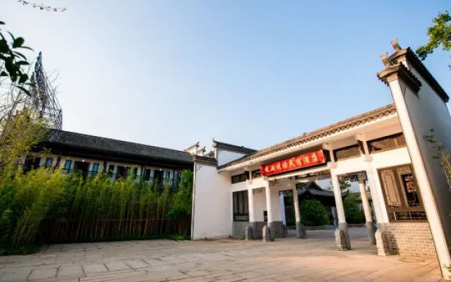 Wuhu Langting Guanlan Hotel (Fangte Amusement Park Jiuz Ancient Town)