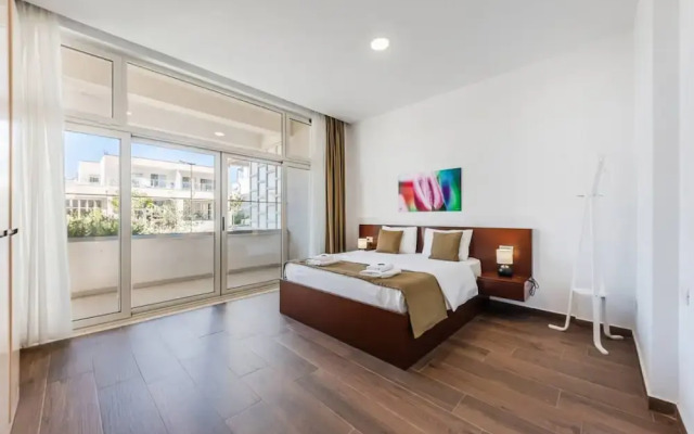 Spacious Apartment by the Beach - Tulipani