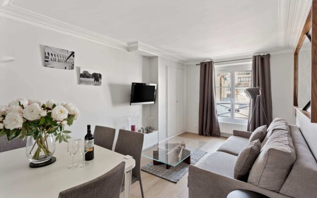 Modern Apartment Near Opera Garnier