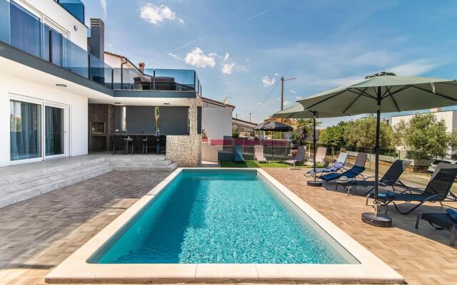 Luxury  villa with private swimming pool and sea view