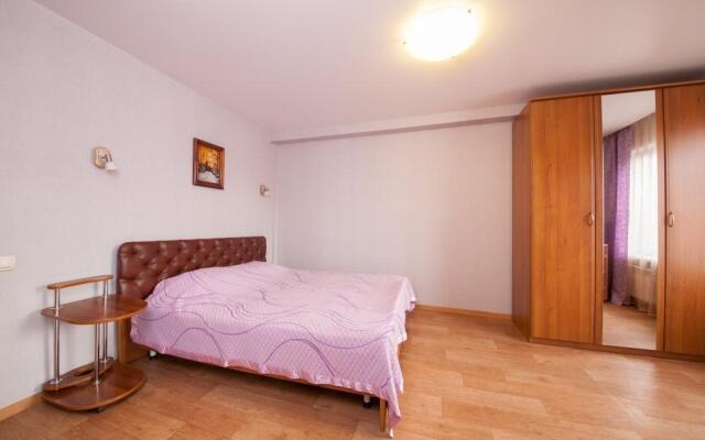 Apartments Kvartirov on str. Respubliki, 43