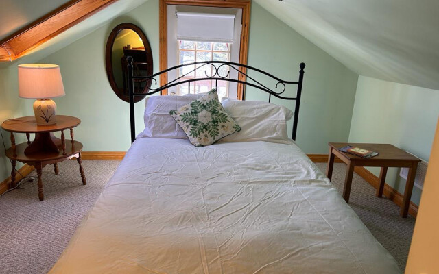 Bear Essentials Lakefront Hideaway