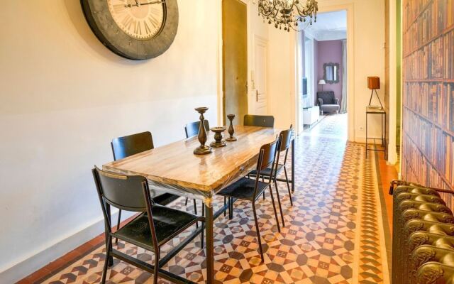 Luxurious Apartment For 9 People Recently Renovated In The Center Of Barcelona