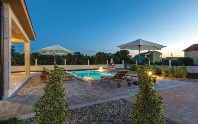Lux stone house with pool, jacuzzi, sauna near beach