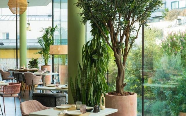 Renaissance Paris Arc de Triomphe Hotel