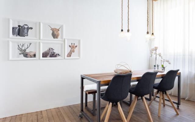 Home2Book Stunning Design House Arafo
