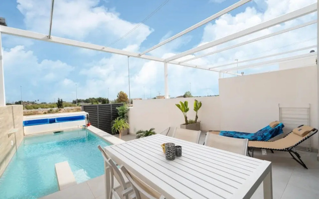 Villa With Private Pool and Whirlpool