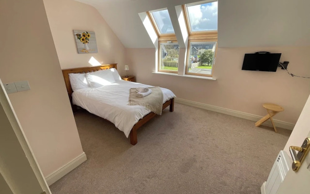 Sea Breeze Holiday Home