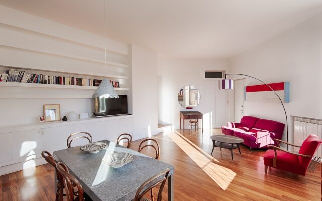 Auditorium Luxury Three Bedroom Apartment