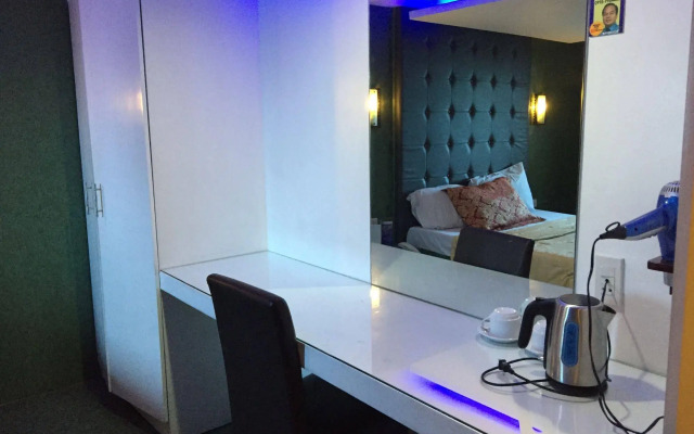 Icon Hotel Macapagal