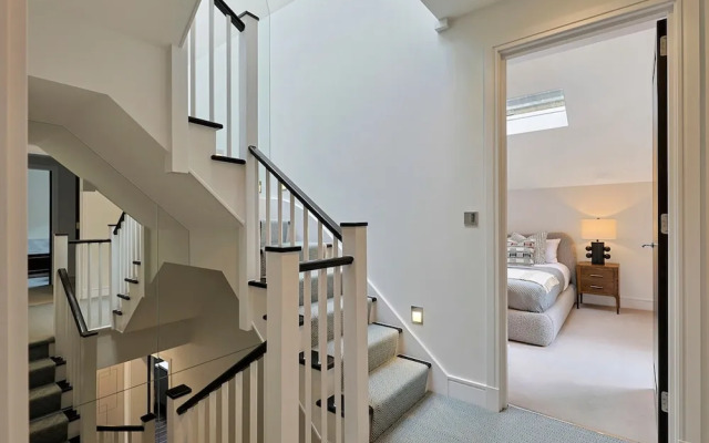 Luxe Home With Cinema Room - South Kensington