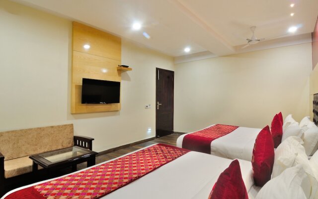 Vaccinated Staff- Capital O 43116 Hotel Grand