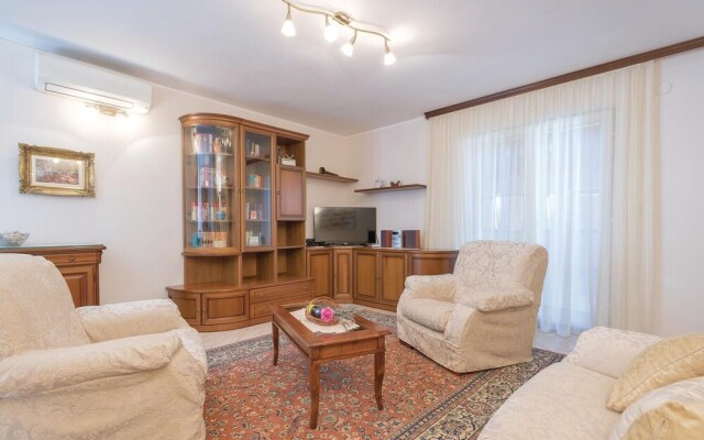 Awesome Apartment in Valbandon With 3 Bedrooms and Wifi