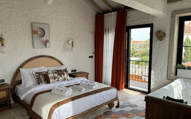 Aura Village Alaçatı