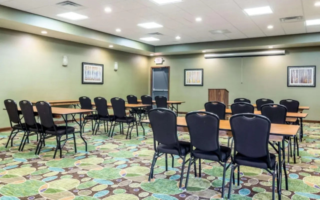 Holiday Inn Exp Stes Hannibal