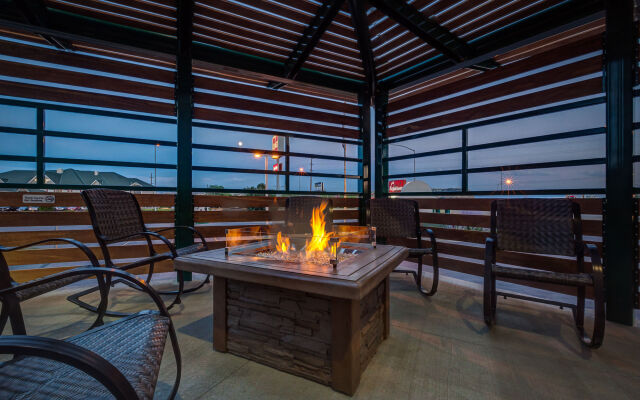 Boothill Inn And Suites